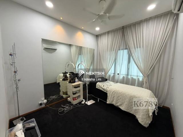 Nu Ryegates Apartment For Sale‼️ Opposite Airport Level 1 3 bedrooms 2 bathrooms 2 carpark 1071 sqft Partial Furnished Indoor Swimming pool Gym Digital locker 24 hours gated & guarded