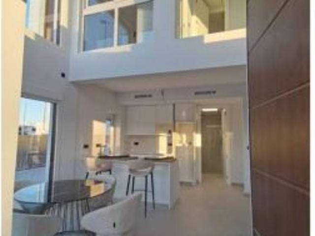 Nueva villa con piscina privada y garaje en Los Montesinos
