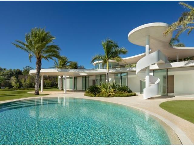 NUEVA VILLA DE LUJO