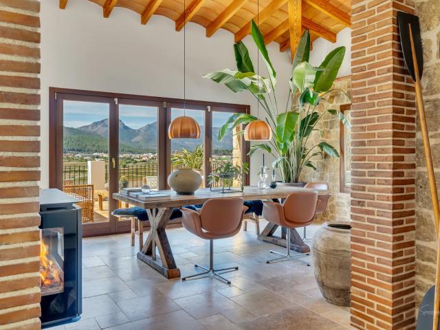 Nueva en el mercado, esta extraordinaria casa familiar disfr. 409m² Lliber