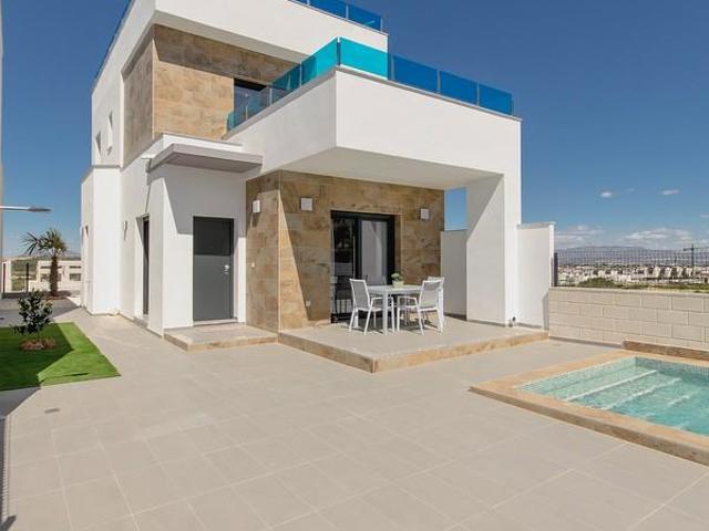 Nueva promoción de 16 Villas independientes con 3 dormitorio. m² Orihuela
