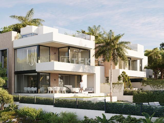 Nuevas villas con espaciosos interiores cerca de la playa en Marbella