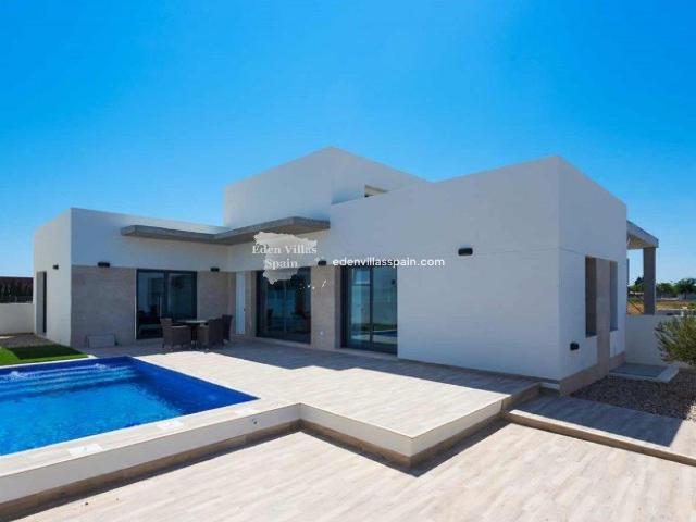 Nuevas Villas con piscina privada a 10 minutos en coche de l. 106m² Alicante