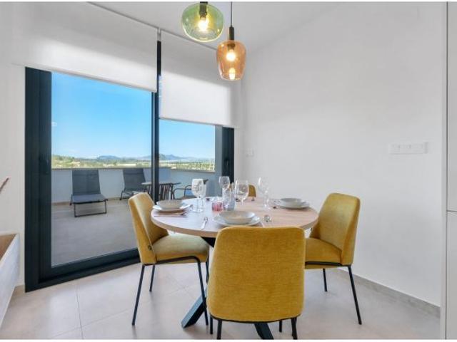 nuevo del promotor bungalow de 2 dormitorios y 2 baños con solñarium 66 m2, piscina compartida y apa