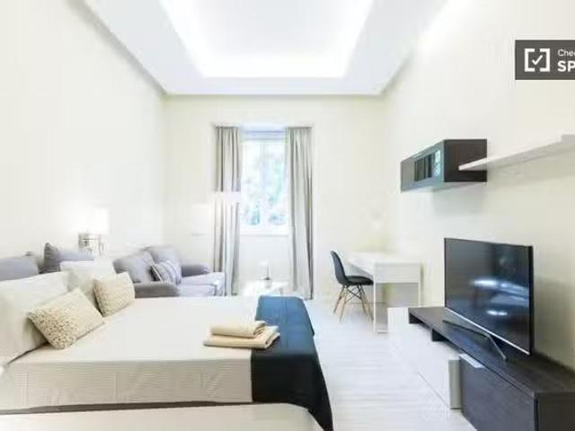 Bonito Estudio en alquiler en Almagro y Trafalgar, Madrid