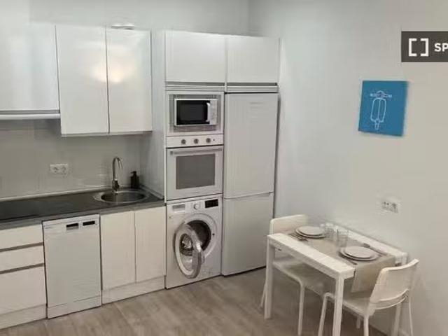 ¡Oferta! Estudio en alquiler en Embajadores, Madrid