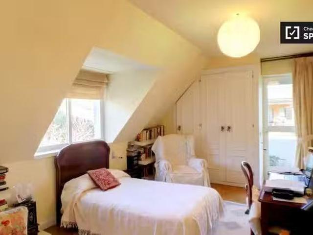 Barato Habitación con balcón en casa de 4 dormitorios en Madrid