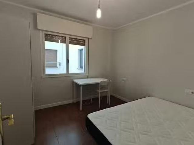 Acogedor Habitación en Matilde García del Real, La Tenderina
