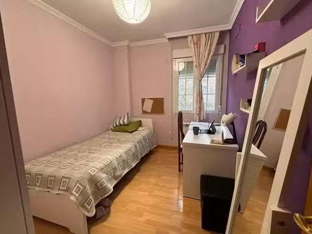 Bonito Habitación en Avenida de San Pablo