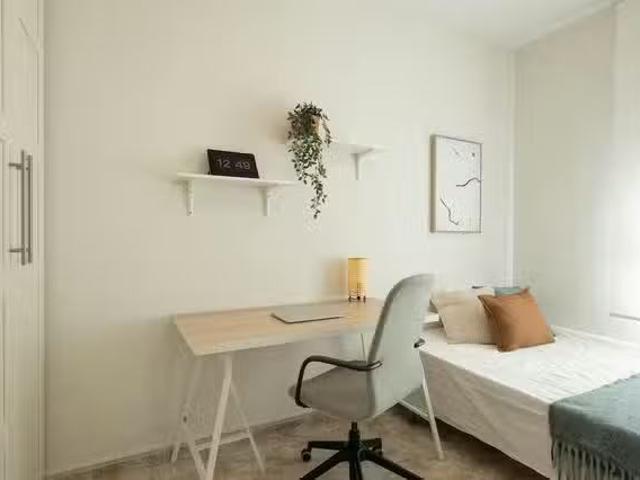 Encantador Habitación en Avenida de Valencia, Delicias
