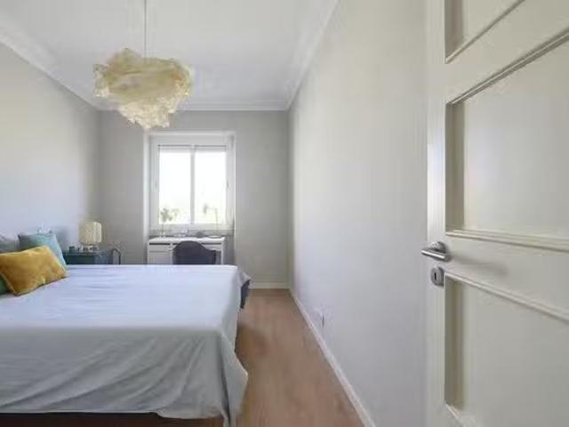 ¡En alquiler! Habitación en Avenida São João de Deus, Lisbon