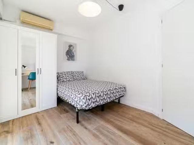 ¡Oferta! Habitación en Avinguda de Blasco Ibáñez, Ciutat Jardí