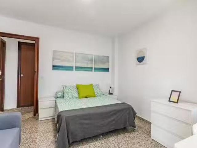 ¡Oferta! Habitación en Avinguda del General Avilés, Benicalap