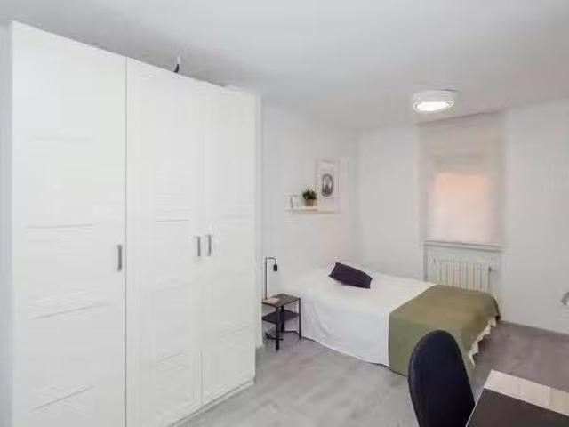 ¡Recién llegado! Habitación en Avinguda del Port, Camí Fondó