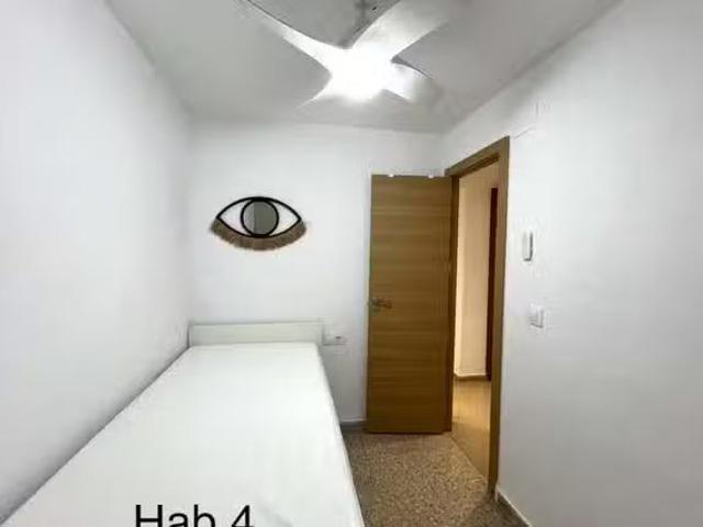 Bonito Habitación en Avinguda del Primat Reig