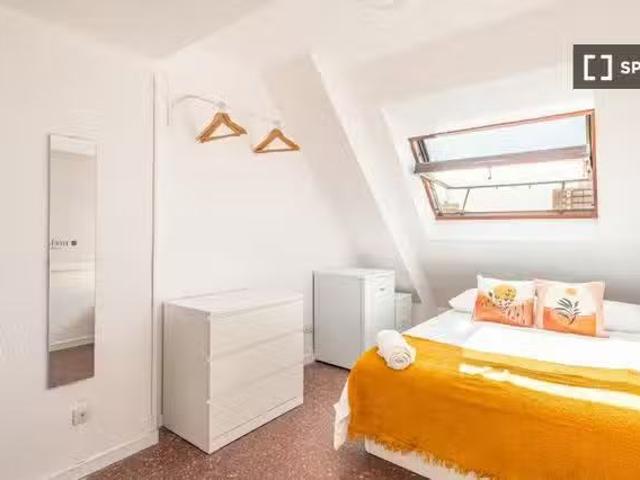 Bonito Habitación en alquiler en piso compartido en Madrid
