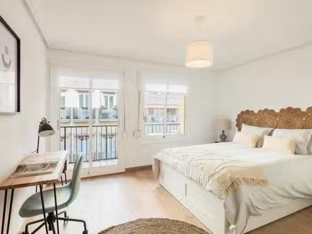 Bonito Habitación en Calle Maestro Bretón, Mercado
