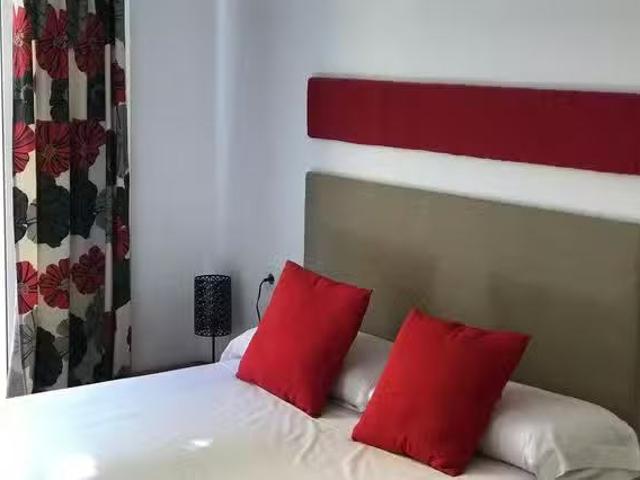 Bonito Habitación en Calle Biedmas, La Goleta