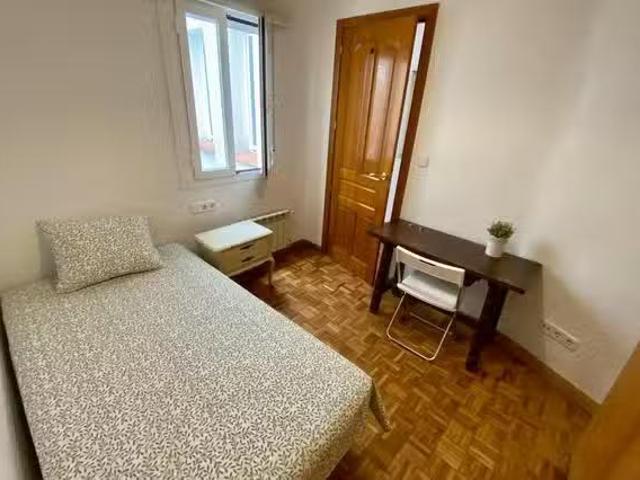 ¡En alquiler! Habitación en Calle de Málaga, Ríos Rosas