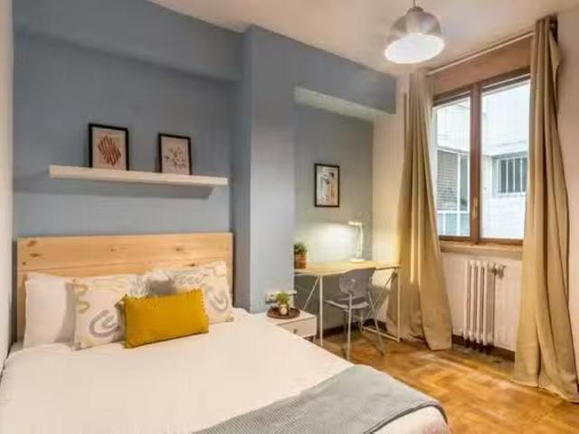 Bonito Habitación en Calle de Orense, Cuatro Caminos
