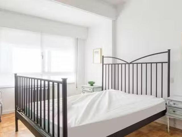 Encantador Habitación en Calle de Alcántara, Lista