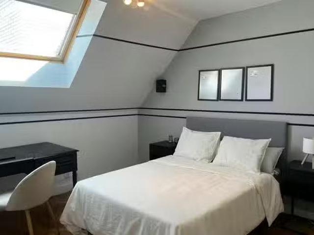 Acogedor Habitación en Calle de Alfredo Marqueríe, Fuencarral.