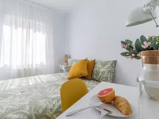 Bonito Habitación en Calle de Castilla, Bellas Vistas