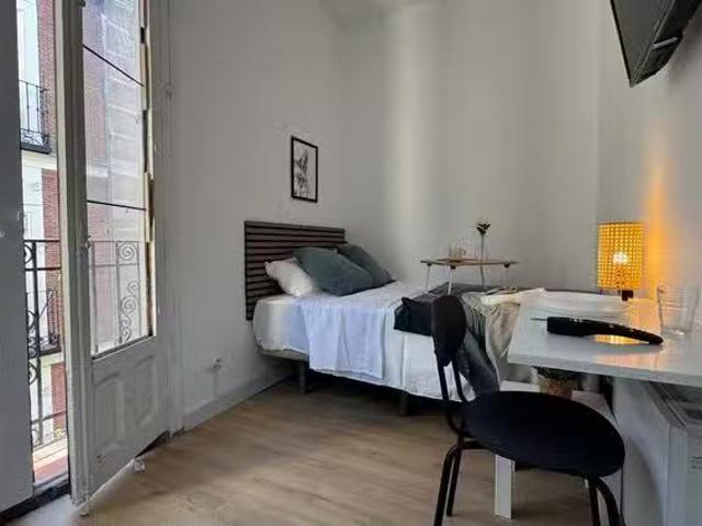¡En alquiler! Habitación en Calle de Caravaca