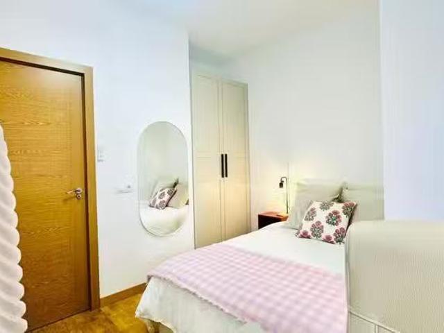 Bonito Habitación en Calle de Cea Bermúdez