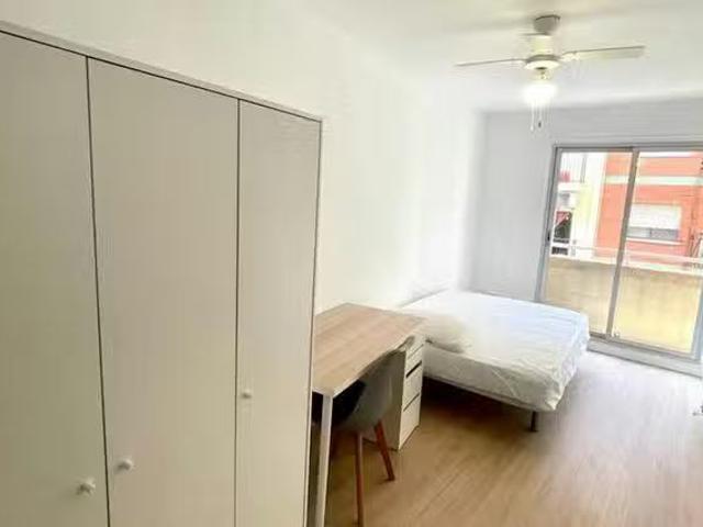 Encantador Habitación en Calle de Soledad Domenech, Benimaclet
