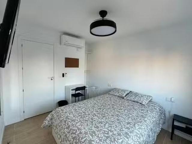 Nuevo Habitación en Calle Jaime Segarra, Carolinas Altas