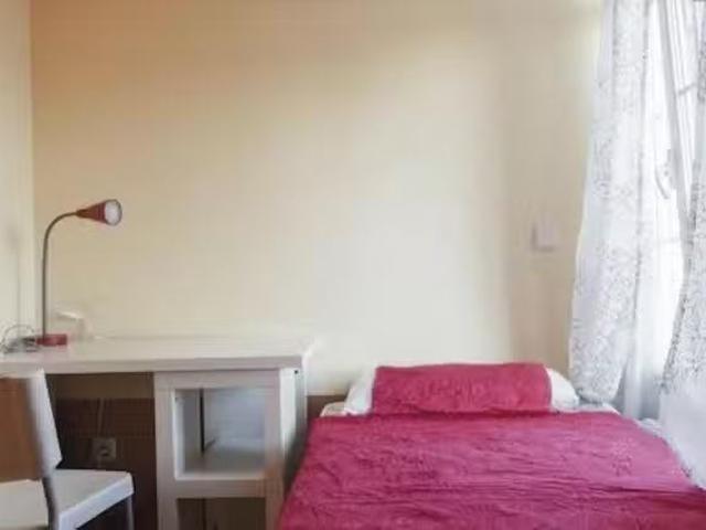 Encantador Habitación en Calle Sil