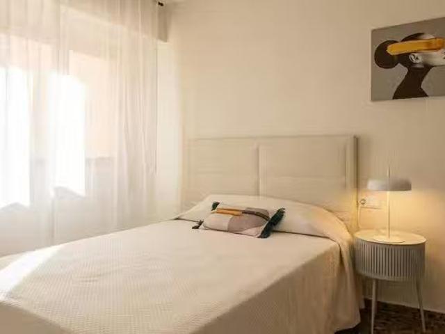 Encantador Habitación en Carrer Actor Llorens, Albors