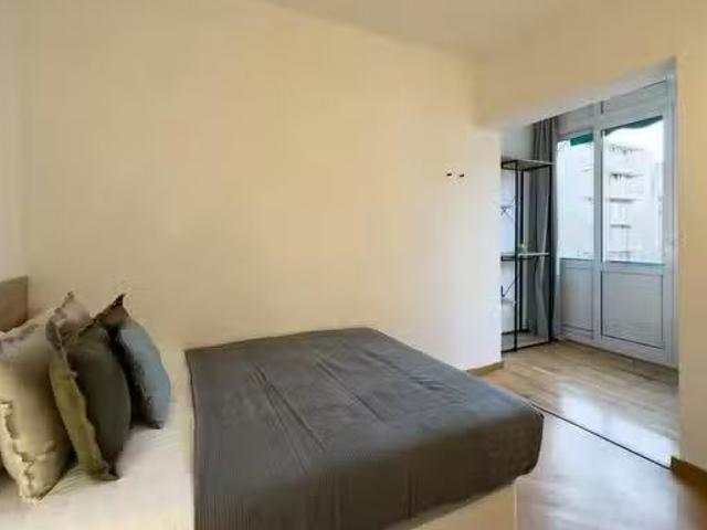 Encantador Habitación en Carrer de Benet Mateu, Les tres Torres