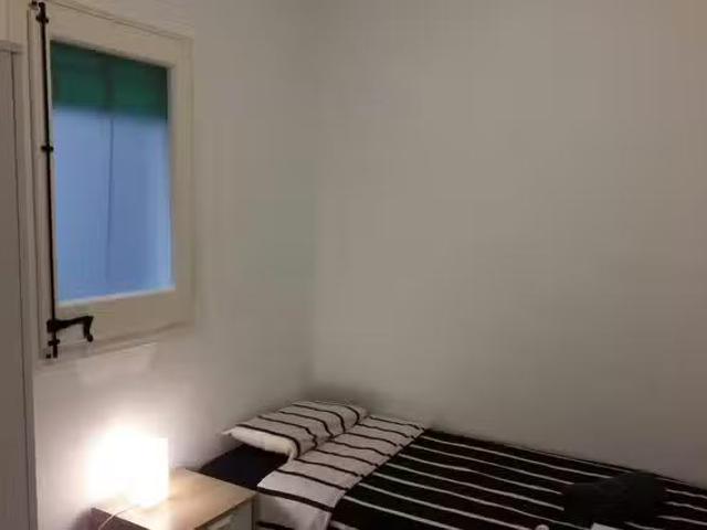 ¡En alquiler! Habitación en Carrer de Berga, Vila de Gràcia