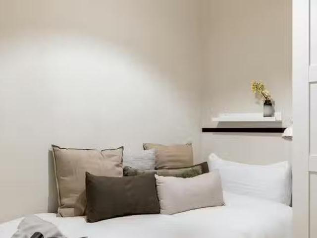 ¡En alquiler! Habitación en Carrer de Calàbria, La Nova Esquer.
