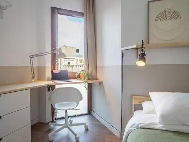 Acogedor Habitación en Carrer de Ganduxer, Sant Gervasi la Bon.