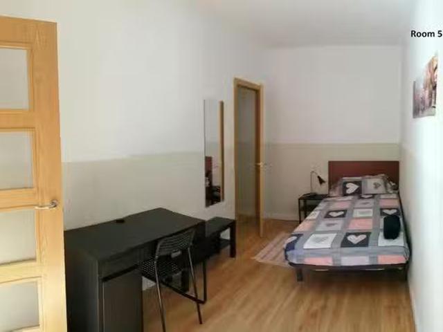 ¡Recién llegado! Habitación en Carrer de la Lluna, Ciutat Vella