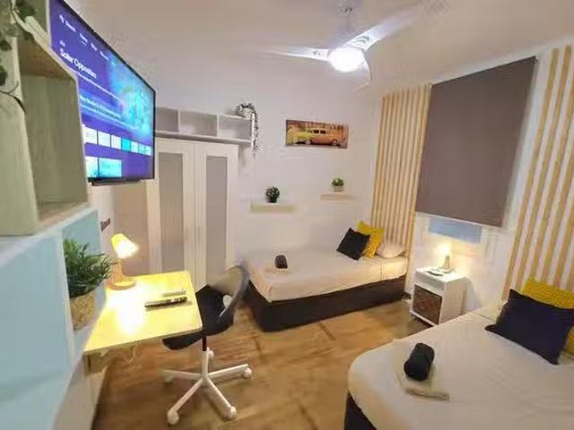 Encantador Habitación en Carrer de las Navas de Tolosa, Navas