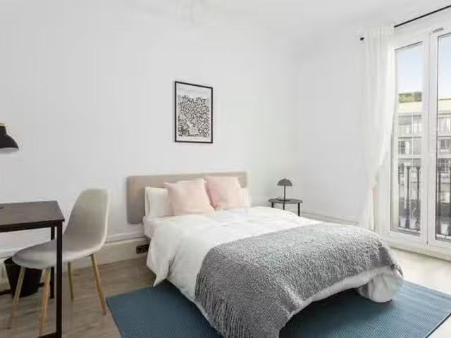 ¡Renta! Habitación en Carrer de Pelai, Ciutat Vella