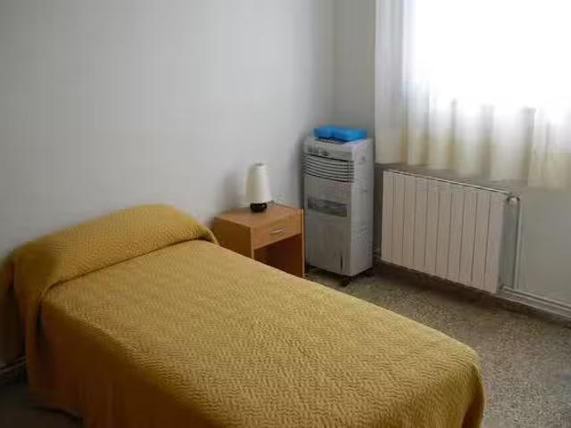 ¡Recién llegado! Habitación en Carrer de Rodríguez de Cepeda.