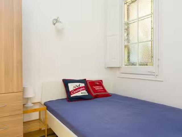 Encantador Habitación en Carrer de Roger de Llúria, Eixample