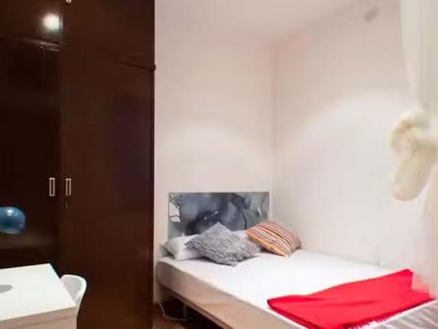 ¡Renta! Habitación en Carrer del Comte Borrell