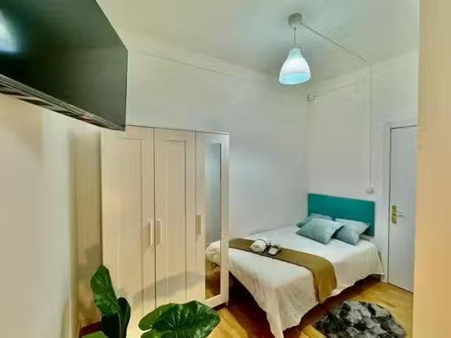 ¡Oferta! Habitación en Carrer del Comte d'Urgell, l'Antiga Esq.