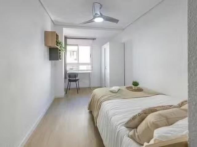 Bonito Habitación en Carrer del Doctor Vicent Zaragoza, Benima.