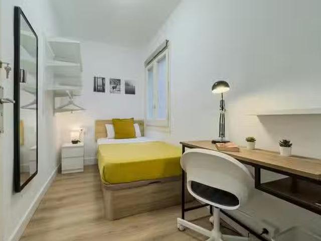 ¡En alquiler! Habitación en Carrer del Rosselló, Dreta de l'Ei.