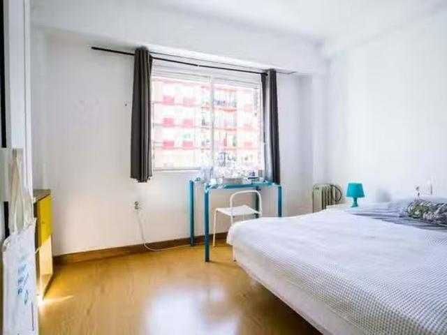 ¡Oferta! Habitación en Carrer dels Sants Just i Pastor