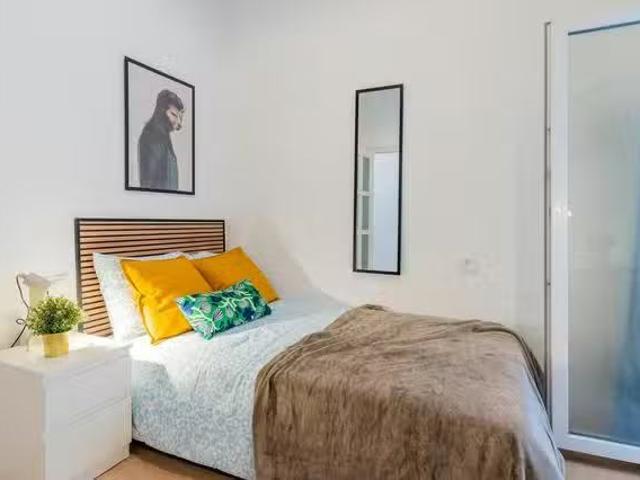 ¡En alquiler! Habitación en Carrer d'Honorat Juan, Extramurs