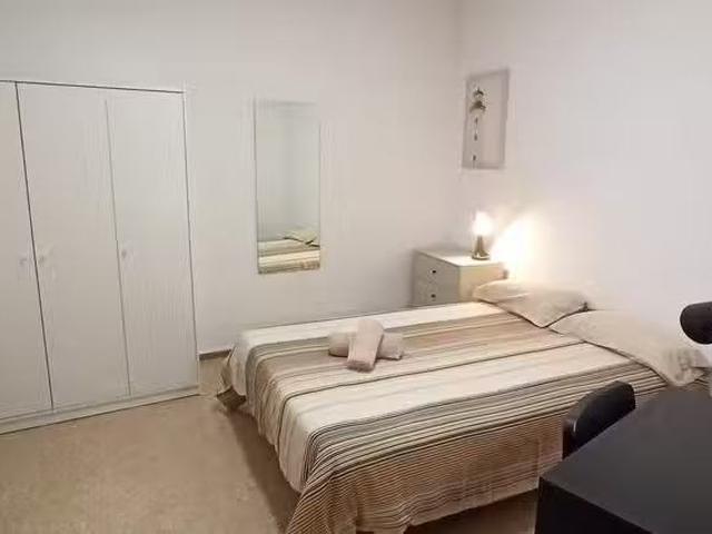 ¡Recién llegado! Habitación en Gran Via de les Corts Catalanes.