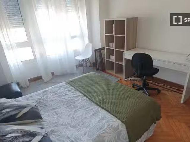 Encantador Habitación en piso compartido de 4 habitaciones, Vigo